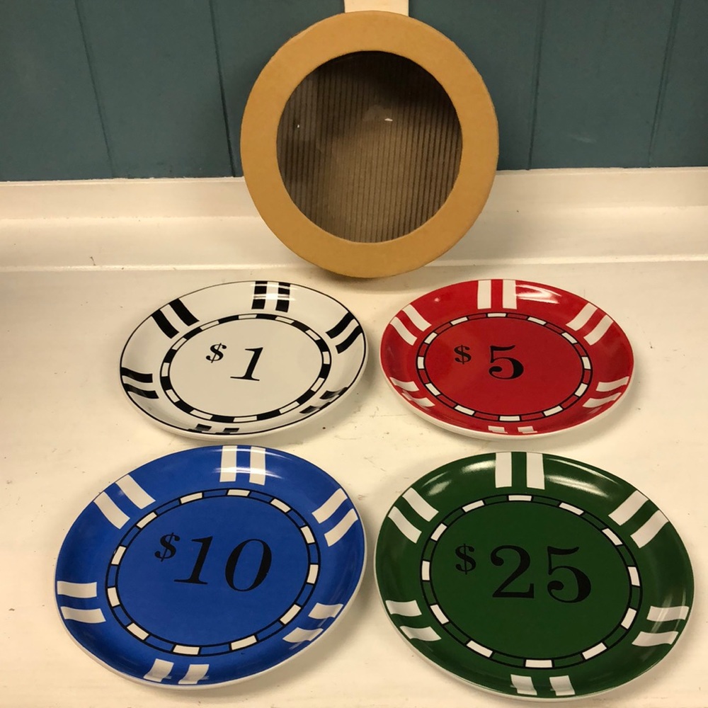 Set of 4 Plates 6" Poker Chip Sur La Table $25 Green $10 Blue‎ $5 Red $1 White